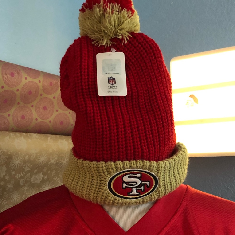 49ers beanie winter hat. Embroidered logo patch.
